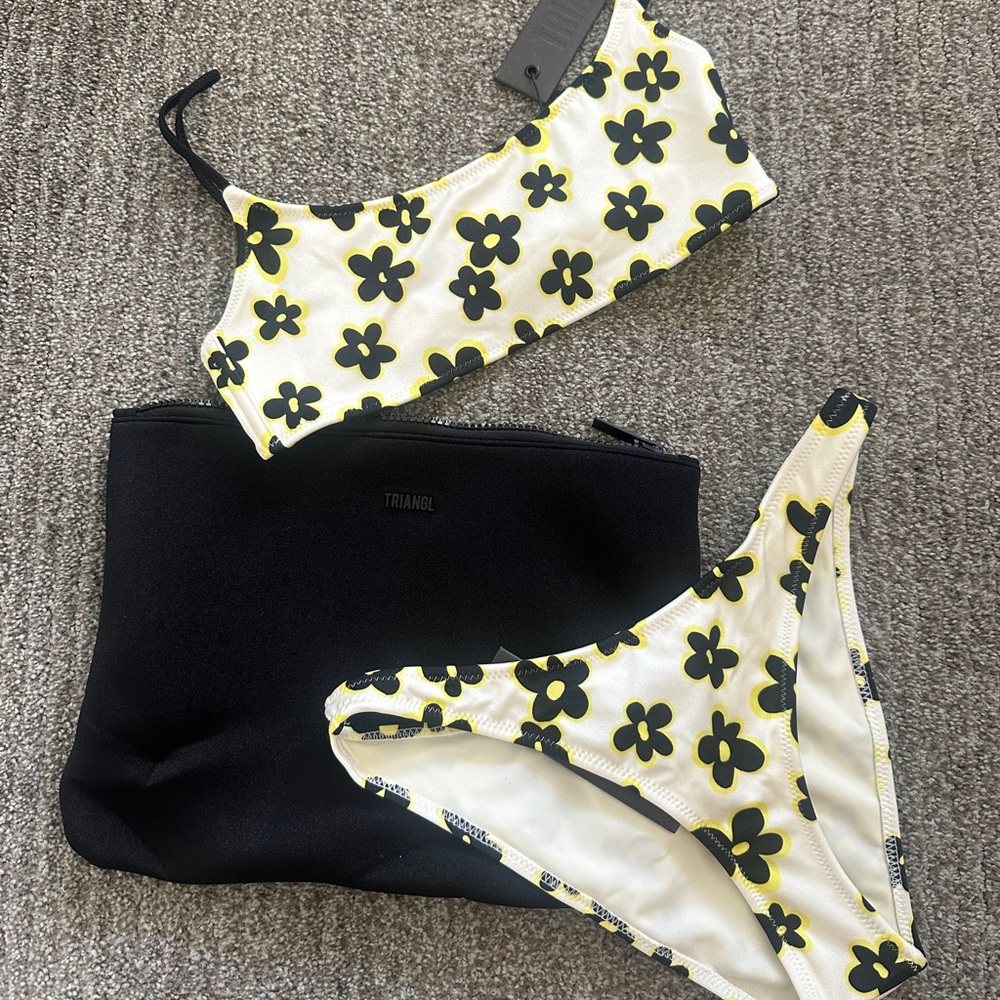 Triangl bikini set with bag — never worn

Size small